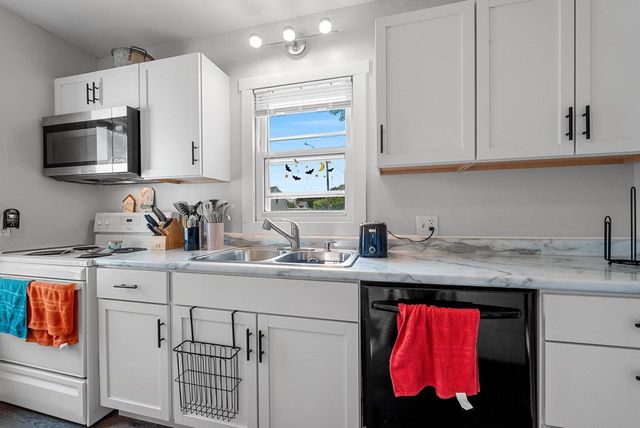 210 S SUMMIT STREET, Appleton, WI 54914