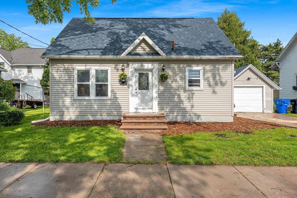210 S SUMMIT STREET, Appleton, WI 54914