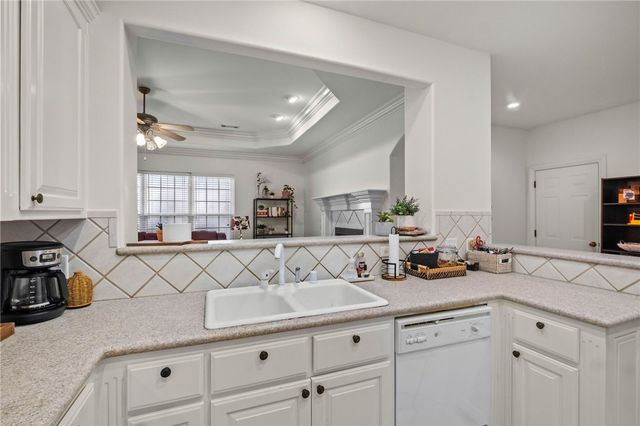 5702 W Stoney Creek Drive, Rogers, AR 72758