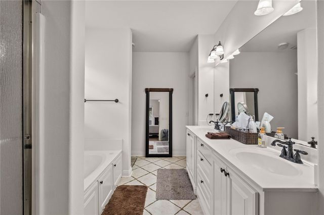 5702 W Stoney Creek Drive, Rogers, AR 72758