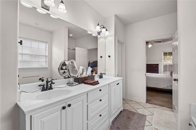 5702 W Stoney Creek Drive, Rogers, AR 72758