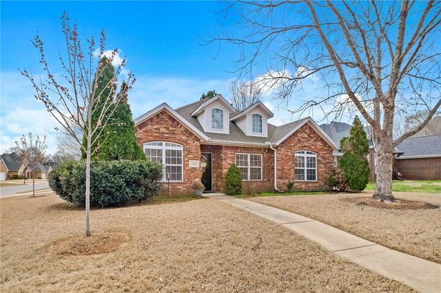 5702 W Stoney Creek Drive, Rogers, AR 72758