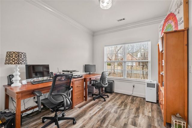 5702 W Stoney Creek Drive, Rogers, AR 72758