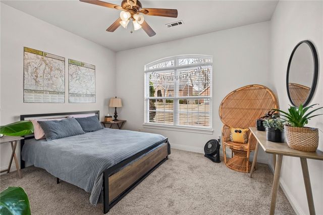 5702 W Stoney Creek Drive, Rogers, AR 72758