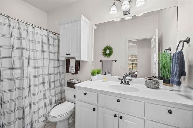 5702 W Stoney Creek Drive, Rogers, AR 72758