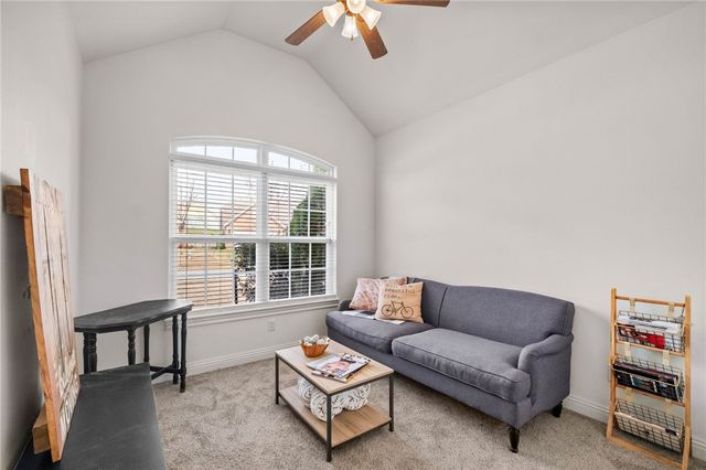 5702 W Stoney Creek Drive, Rogers, AR 72758