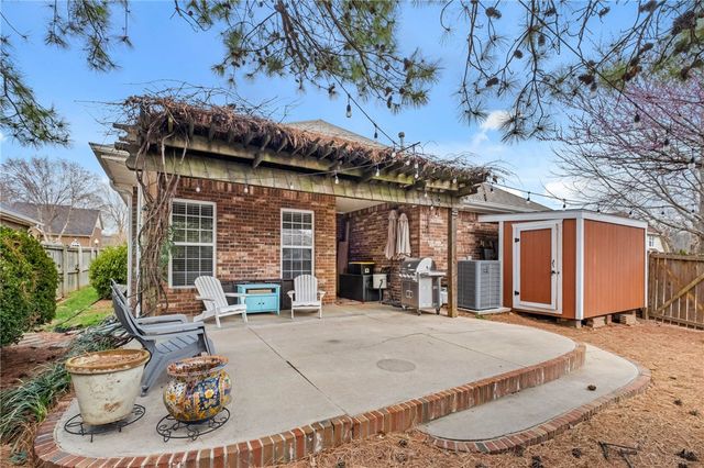 5702 W Stoney Creek Drive, Rogers, AR 72758