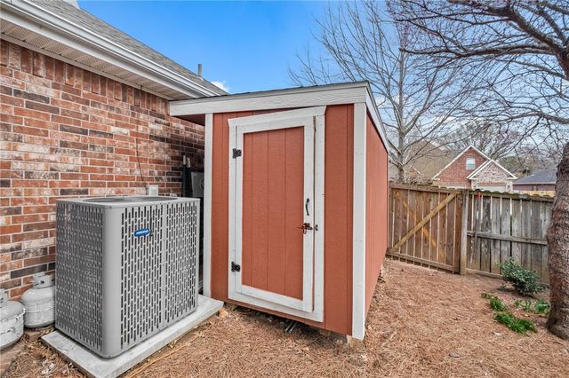 5702 W Stoney Creek Drive, Rogers, AR 72758