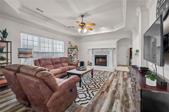 5702 W Stoney Creek Drive, Rogers, AR 72758