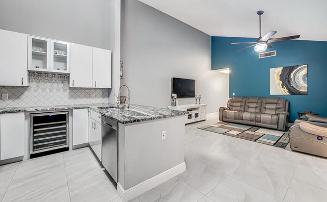 8888 Thumbwood Circle Apt B, Boynton Beach, FL 33436