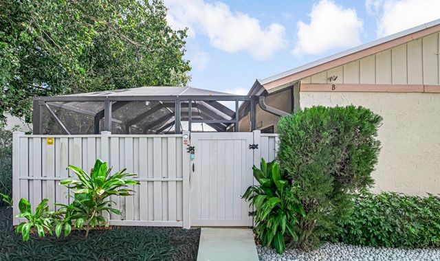 8888 Thumbwood Circle Apt B, Boynton Beach, FL 33436