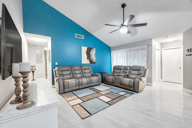 8888 Thumbwood Circle Apt B, Boynton Beach, FL 33436