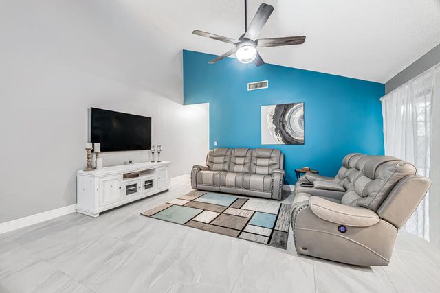 8888 Thumbwood Circle Apt B, Boynton Beach, FL 33436