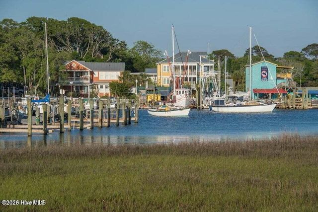 614 Marsh Grass Court, Southport, NC 28461