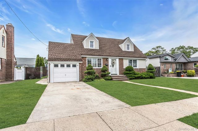 178 Guildford Court, West Hempstead, NY 11552