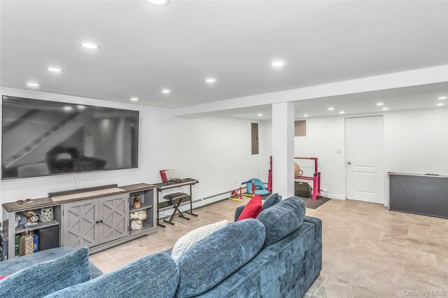 178 Guildford Court, West Hempstead, NY 11552