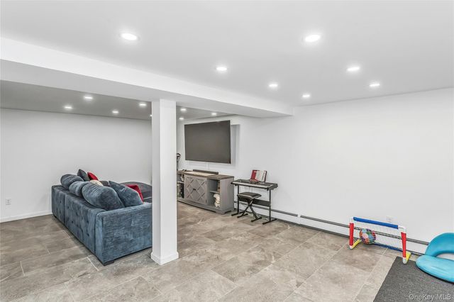 178 Guildford Court, West Hempstead, NY 11552