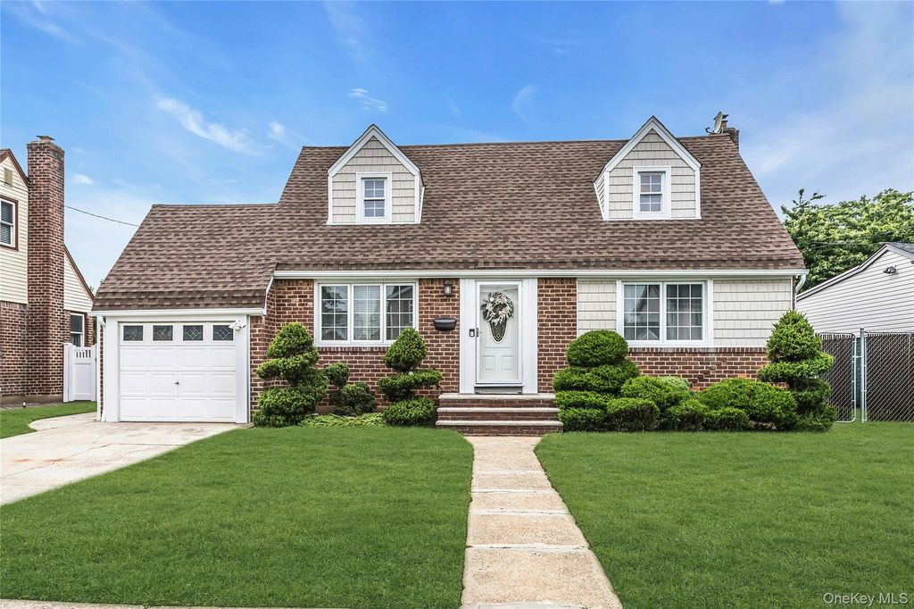 178 Guildford Court, West Hempstead, NY 11552