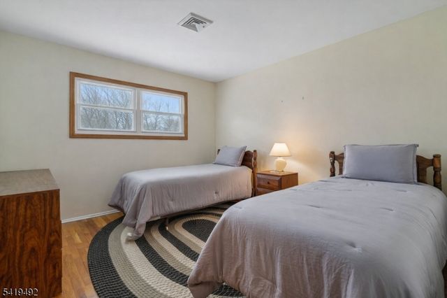 25 Victoria Dr, Clark Twp., NJ 07066