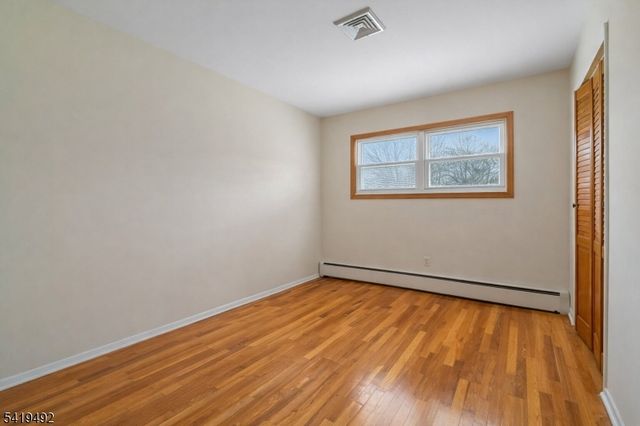 25 Victoria Dr, Clark Twp., NJ 07066