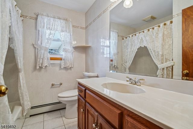 25 Victoria Dr, Clark Twp., NJ 07066