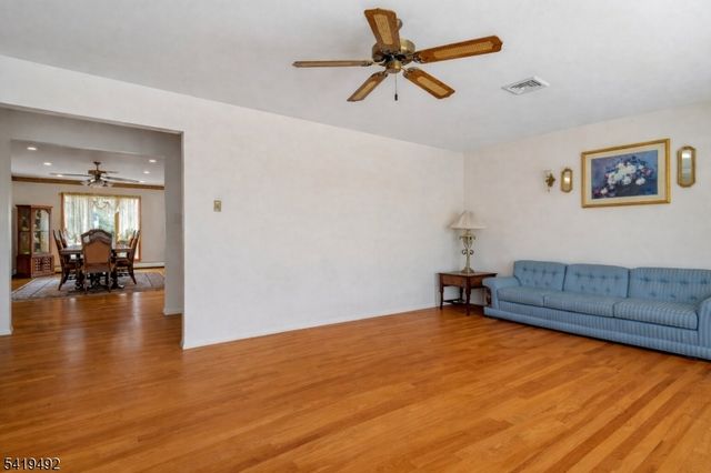 25 Victoria Dr, Clark Twp., NJ 07066