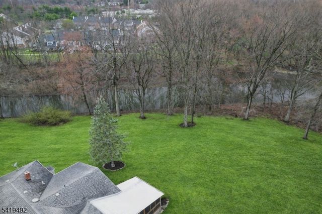 25 Victoria Dr, Clark Twp., NJ 07066