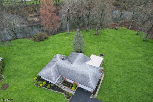 25 Victoria Dr, Clark Twp., NJ 07066