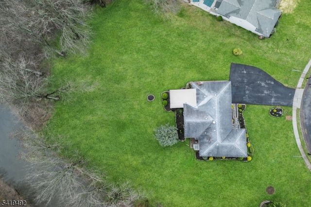 25 Victoria Dr, Clark Twp., NJ 07066