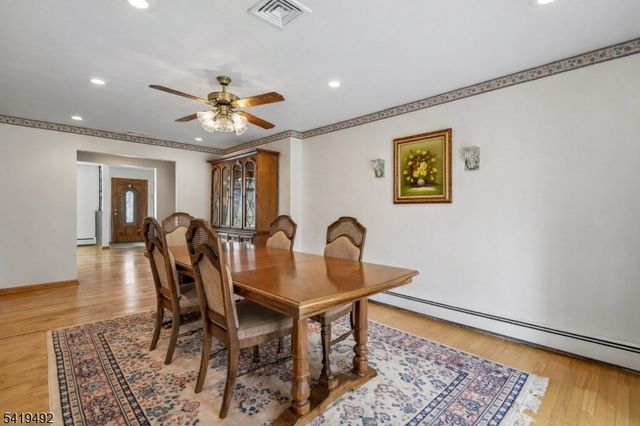 25 Victoria Dr, Clark Twp., NJ 07066