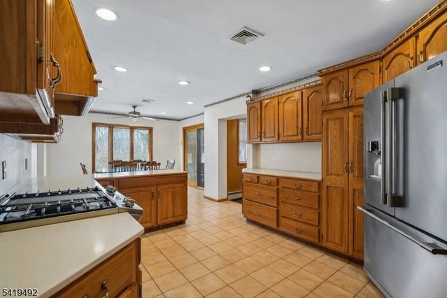 25 Victoria Dr, Clark Twp., NJ 07066