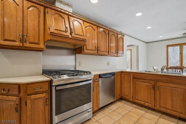 25 Victoria Dr, Clark Twp., NJ 07066