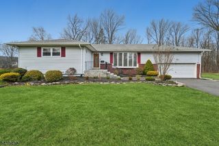 25 Victoria Dr, Clark Twp., NJ 07066