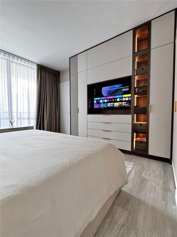 45 SW 9th St 2303, Miami, FL 33130