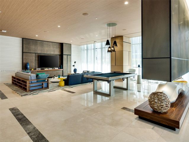 45 SW 9th St 2303, Miami, FL 33130