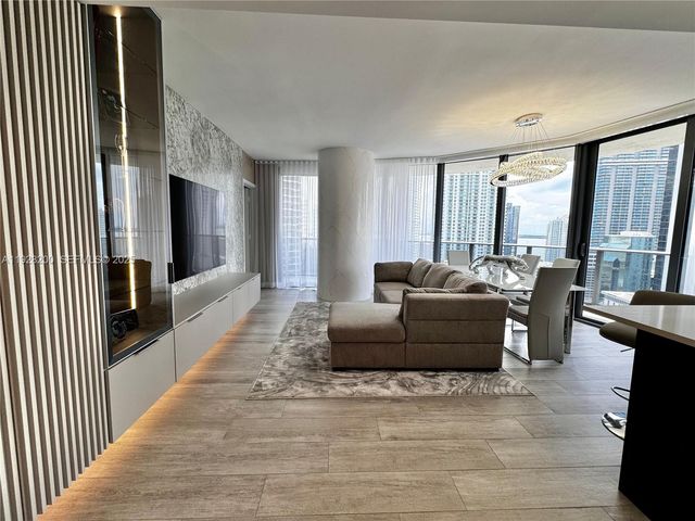 45 SW 9th St 2303, Miami, FL 33130