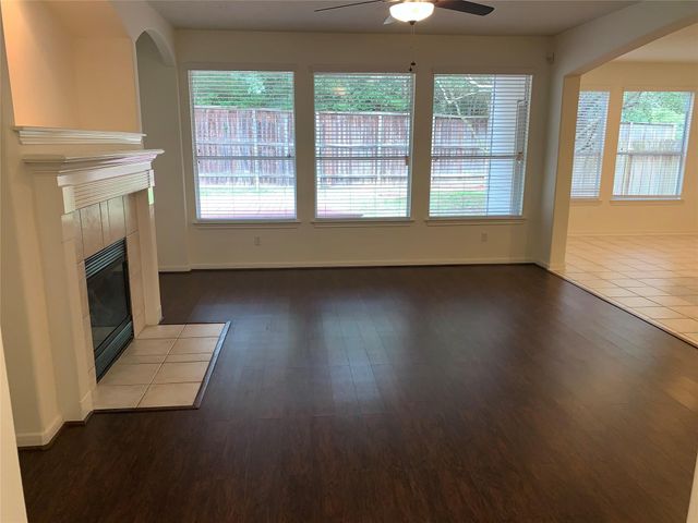 130 Ledgestone Place, The Woodlands, TX 77382