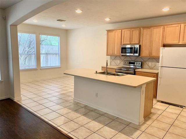 130 Ledgestone Place, The Woodlands, TX 77382