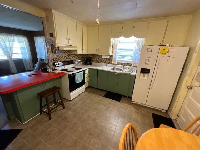 9004 W CLUSTER AVENUE, Tampa, FL 33615