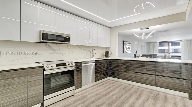 2500 Parkview Dr 1914, Hallandale Beach, FL 33009