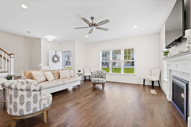 13 Cleary Cir 13, Norfolk, MA 02056