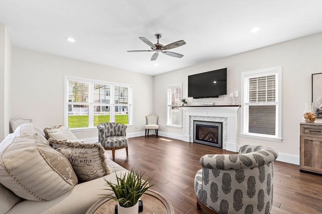 13 Cleary Cir 13, Norfolk, MA 02056