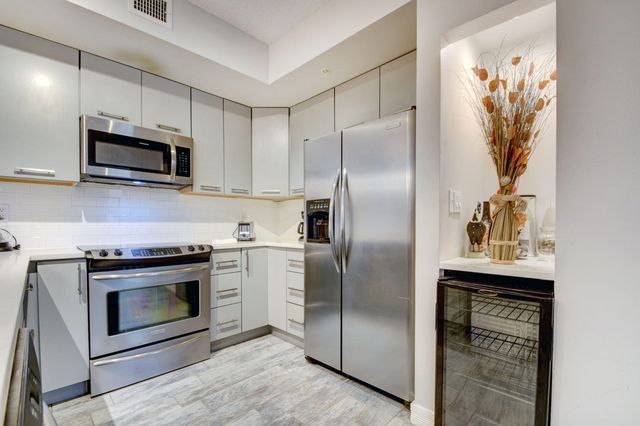 720 S Sapodilla Avenue 208, West Palm Beach, FL 33401