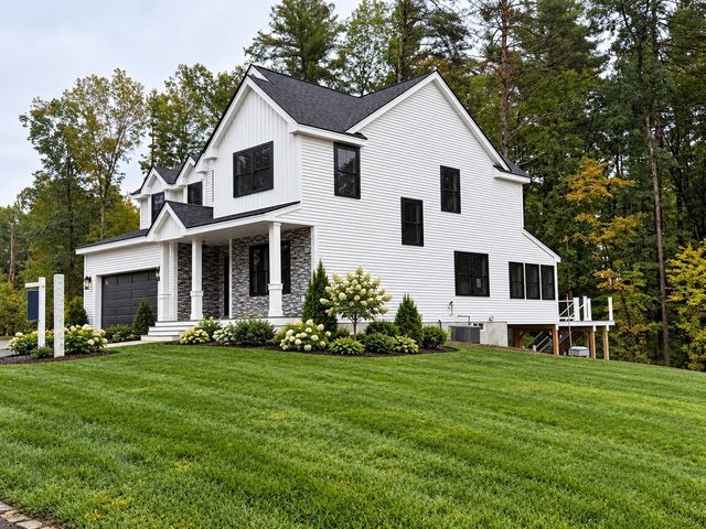 52 Luke's Way, Plaistow, NH 03865
