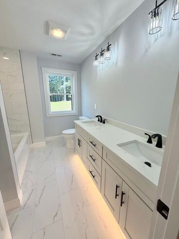 52 Luke's Way, Plaistow, NH 03865