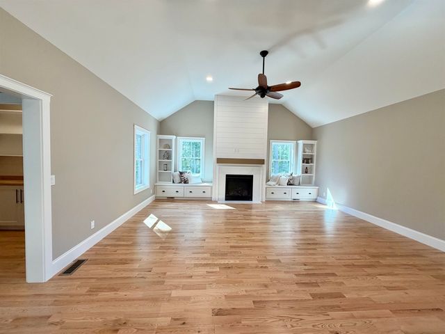 52 Luke's Way, Plaistow, NH 03865