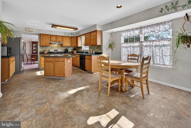 13 CATTELL DR, Sicklerville, NJ 08081