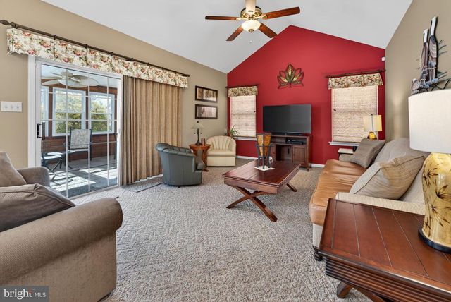 13 CATTELL DR, Sicklerville, NJ 08081