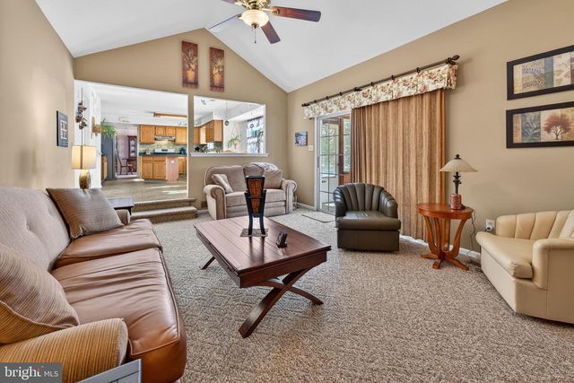 13 CATTELL DR, Sicklerville, NJ 08081