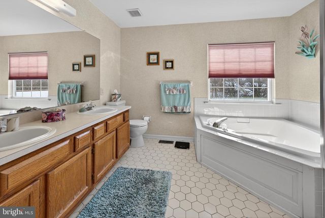 13 CATTELL DR, Sicklerville, NJ 08081